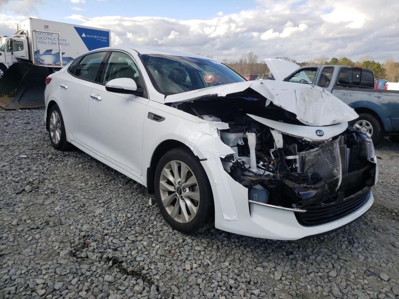 KIA OPTIMA EX 2016 con VIN 5XXGU4L39GG075384 - Foto de la subasta