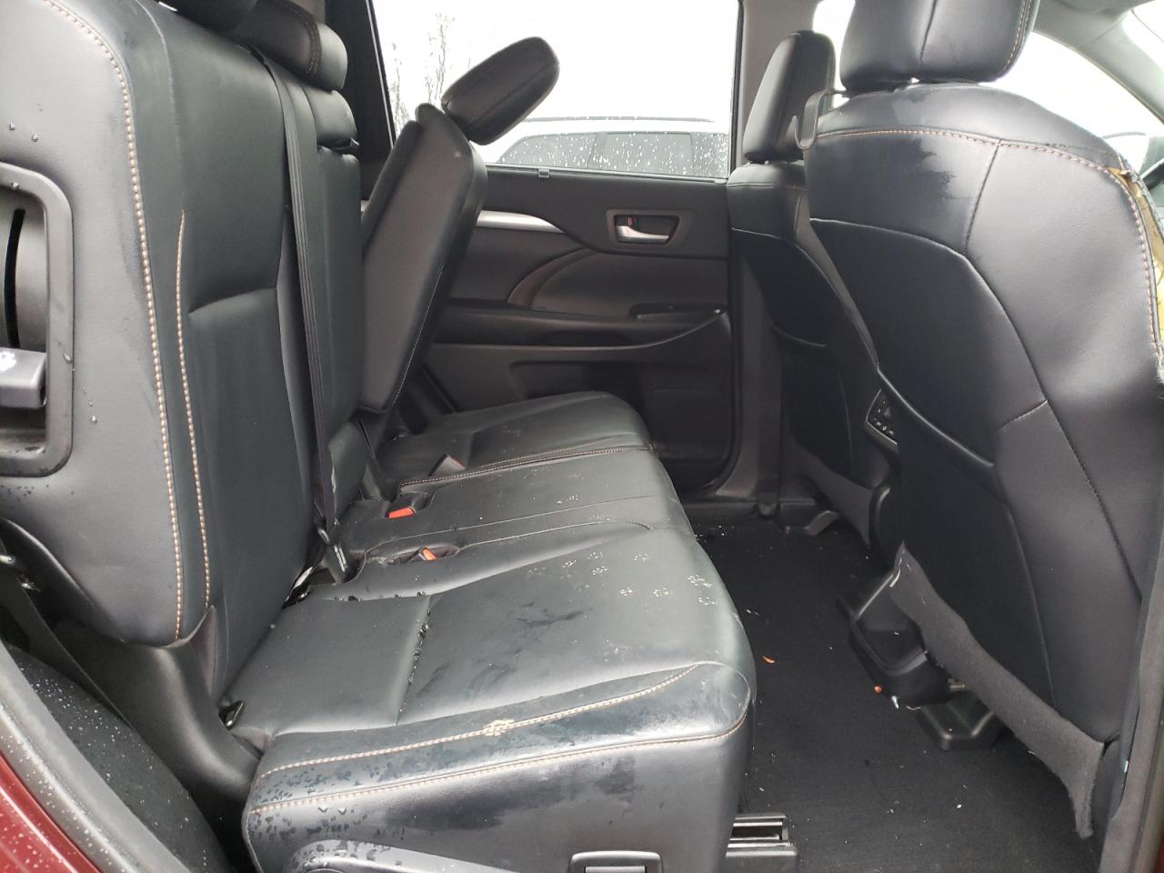 Photo 6 from auction – 2018 TOYOTA HIGHLANDER with VIN 5TDJGRFH7JS043816