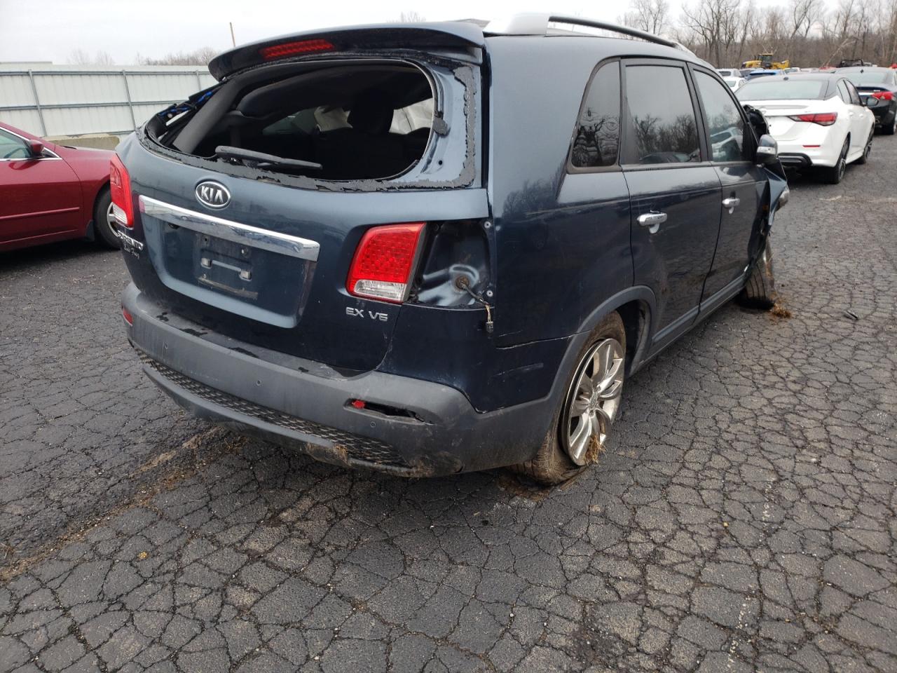 Photo 4 from auction – 2011 KIA SORENTO EX with VIN 5XYKUDA20BG064430