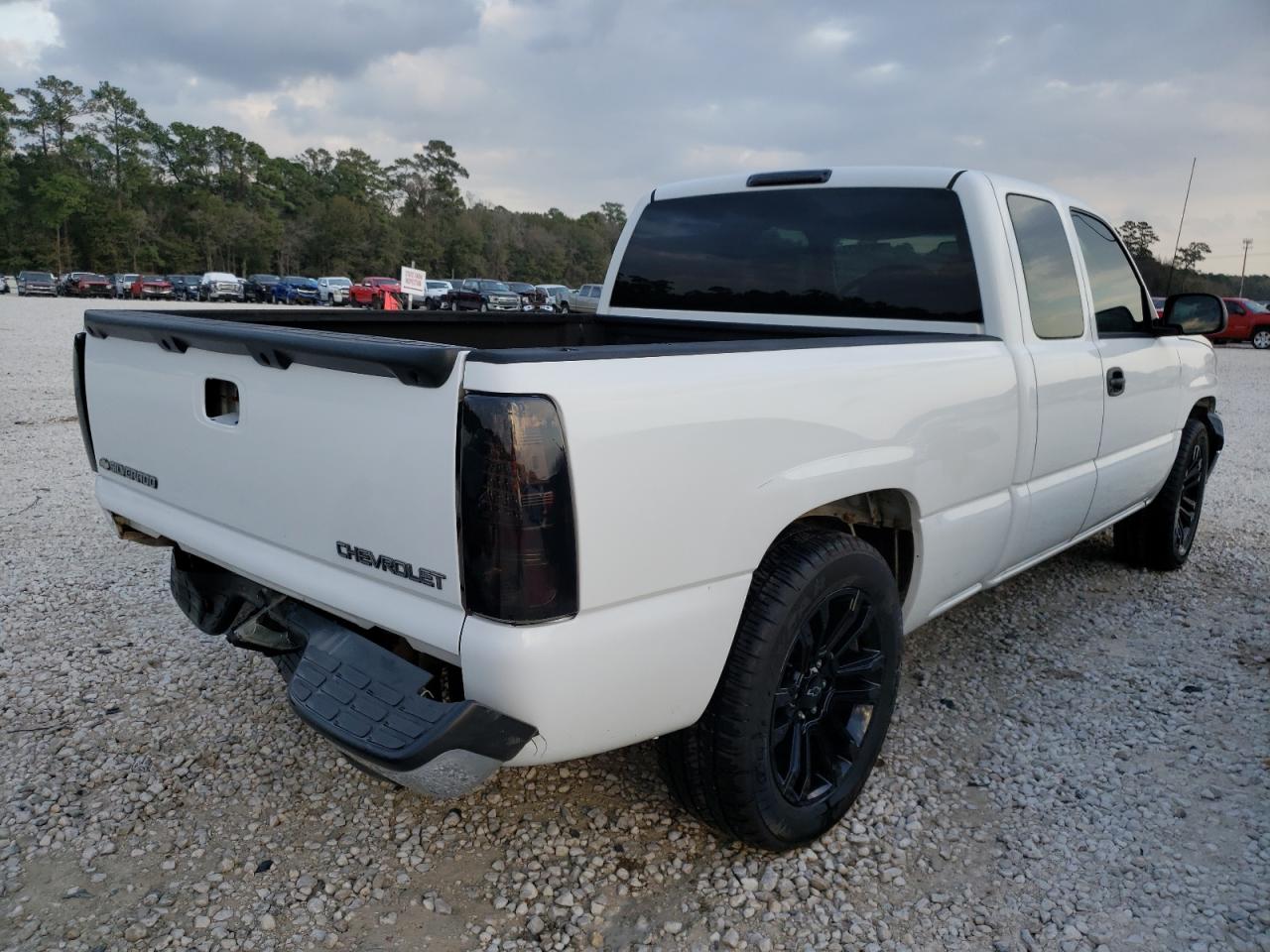 Photo 4 from auction – 2003 CHEVROLET SILVERADO with VIN 1GCEK19T63E380570