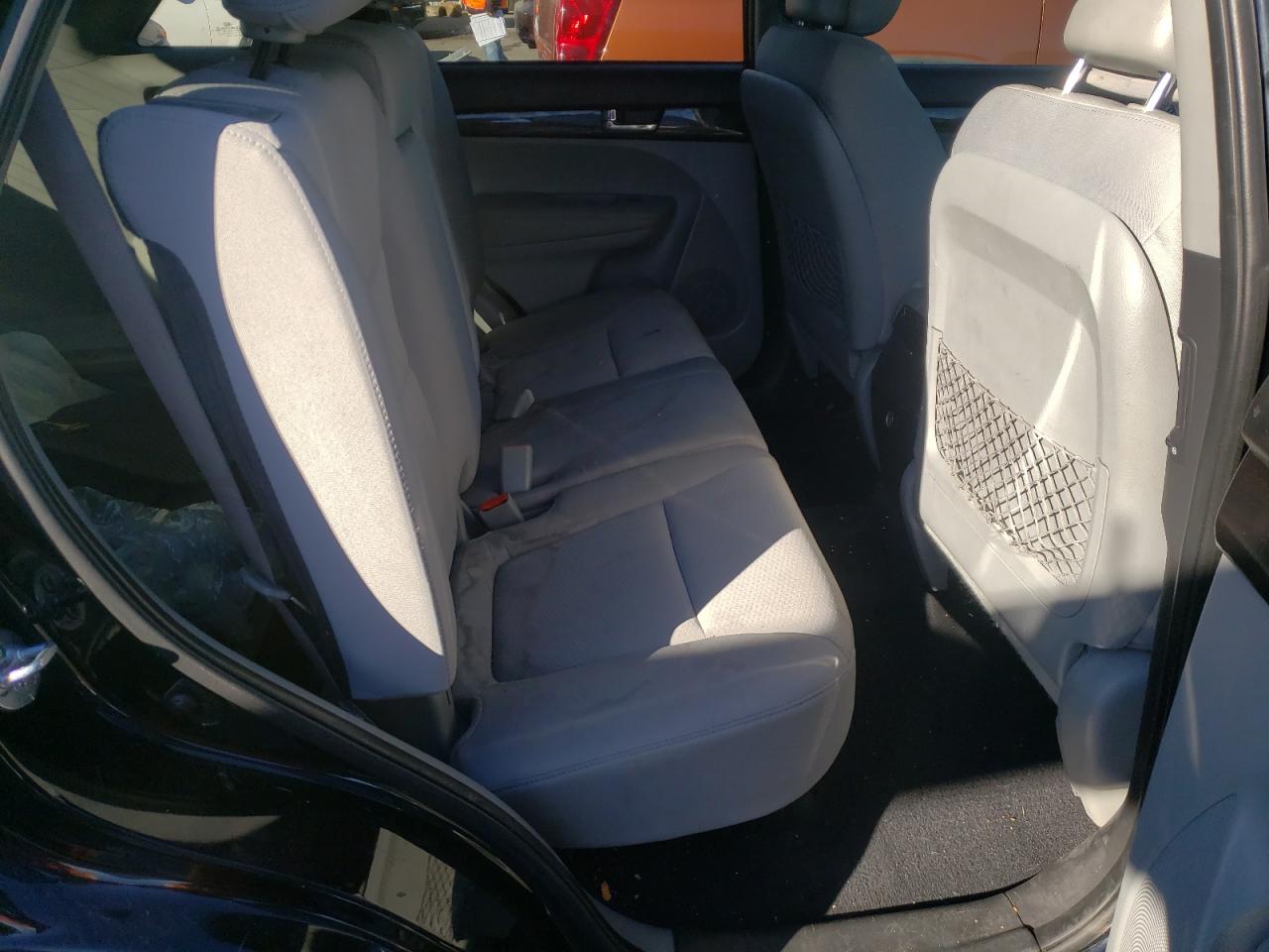 Photo 6 from auction – 2013 KIA SORENTO LX with VIN 5XYKT3A60DG360521