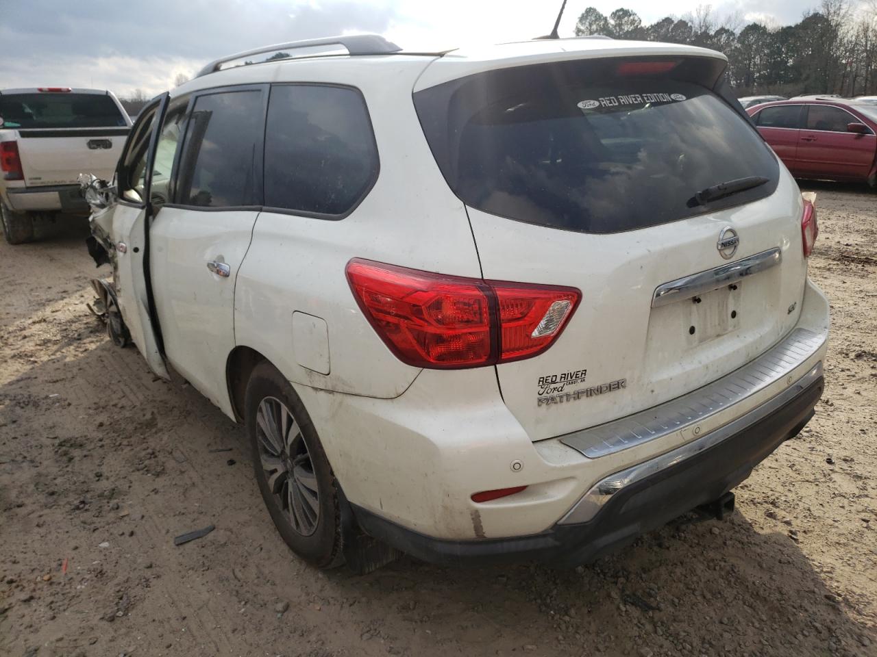 Photo 3 from auction – 2017 NISSAN PATHFINDER with VIN 5N1DR2MNXHC627478