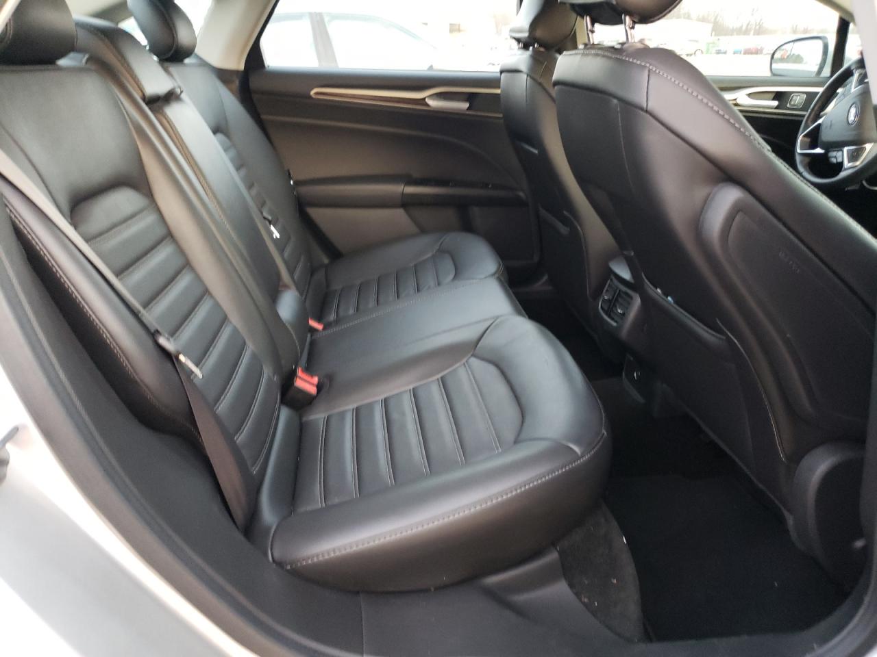 Photo 6 from auction – 2016 FORD FUSION SE with VIN 1FA6P0HD4G5131402