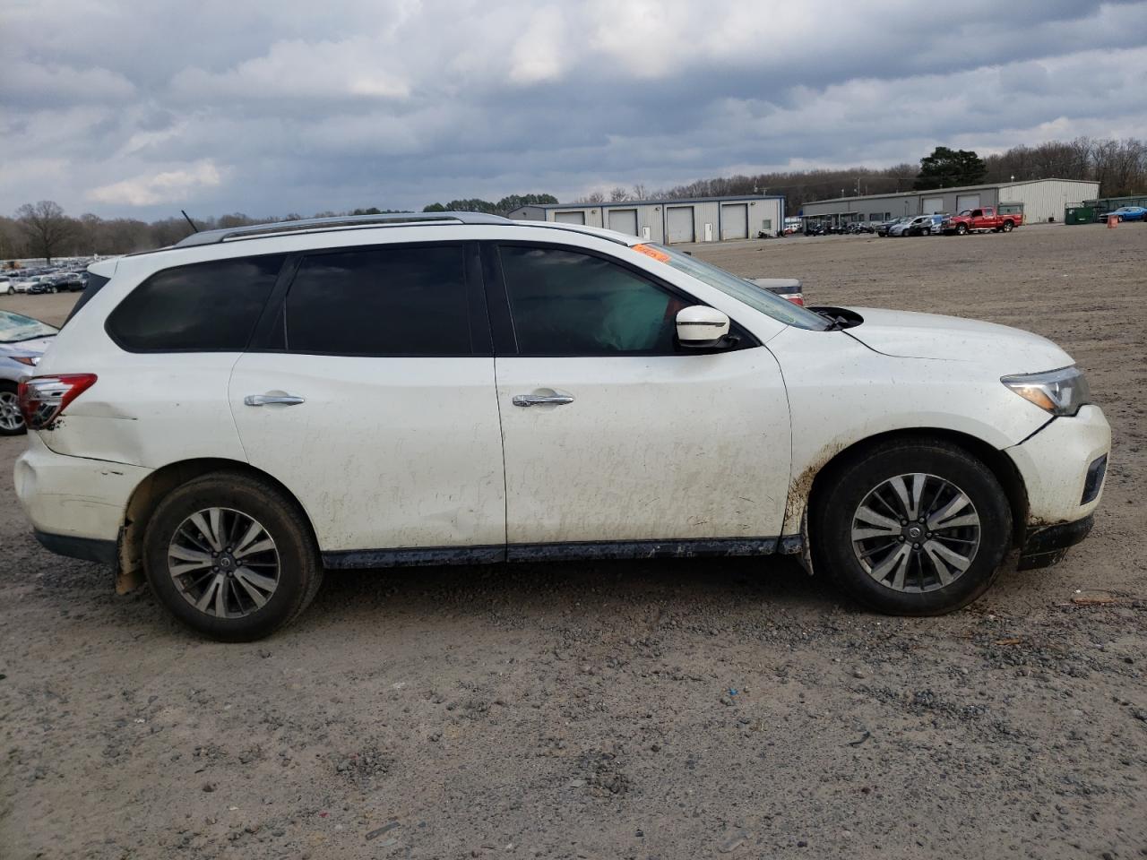 Photo 9 from auction – 2017 NISSAN PATHFINDER with VIN 5N1DR2MNXHC627478
