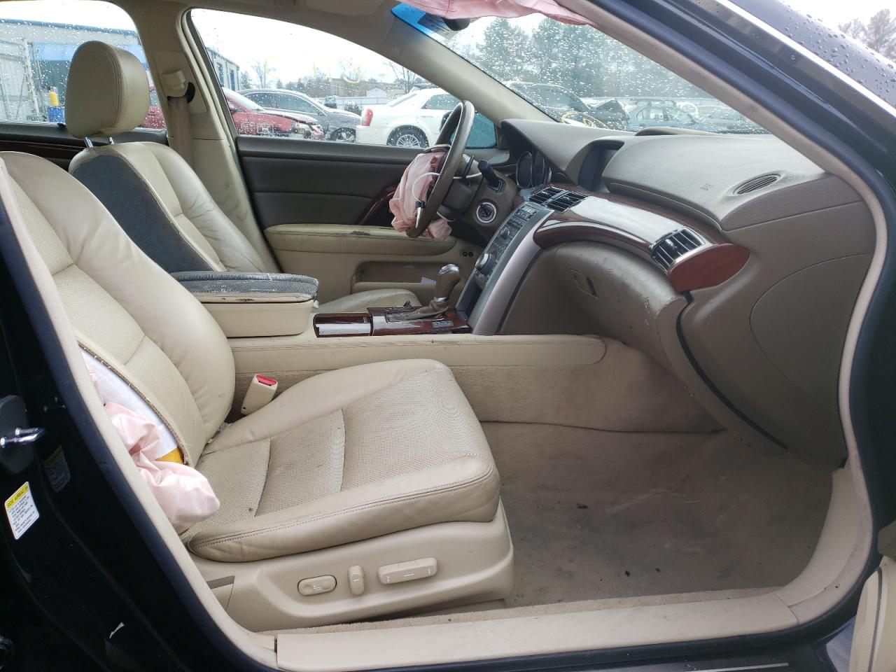 Photo 5 from auction – 2010 ACURA RL with VIN JH4KB2F52AC000825