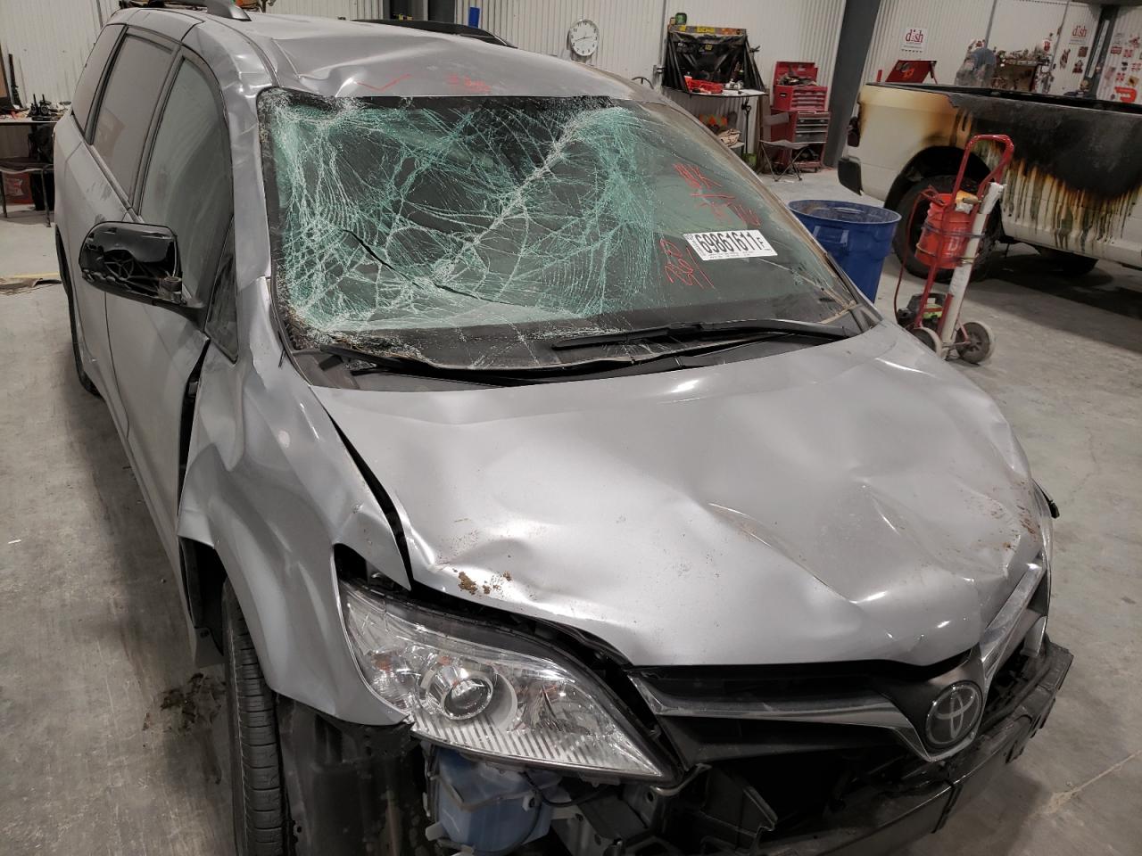 Photo 9 from auction – 2018 TOYOTA SIENNA LE with VIN 5TDKZ3DC9JS947976