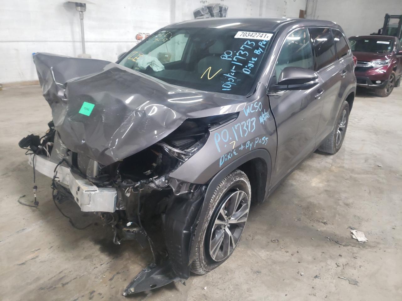 Photo 2 from auction – 2019 TOYOTA HIGHLANDER with VIN 5TDZARFH5KS056294