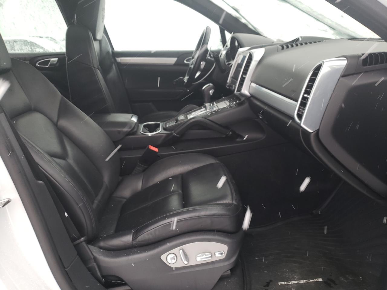 Photo 5 from auction – 2017 PORSCHE CAYENNE SE with VIN WP1AE2A20HLA73766