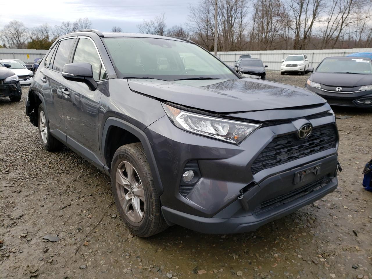TOYOTA RAV4 XLE 2019 with VIN JTMP1RFV1KD016805 - Photo from auction
