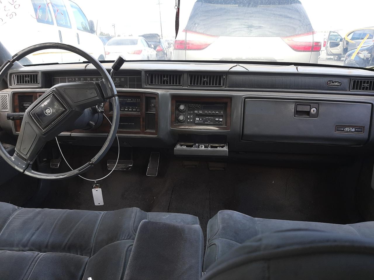 Photo 9 from auction – 1989 CADILLAC DEVILLE with VIN 1G6CD5159K4337581