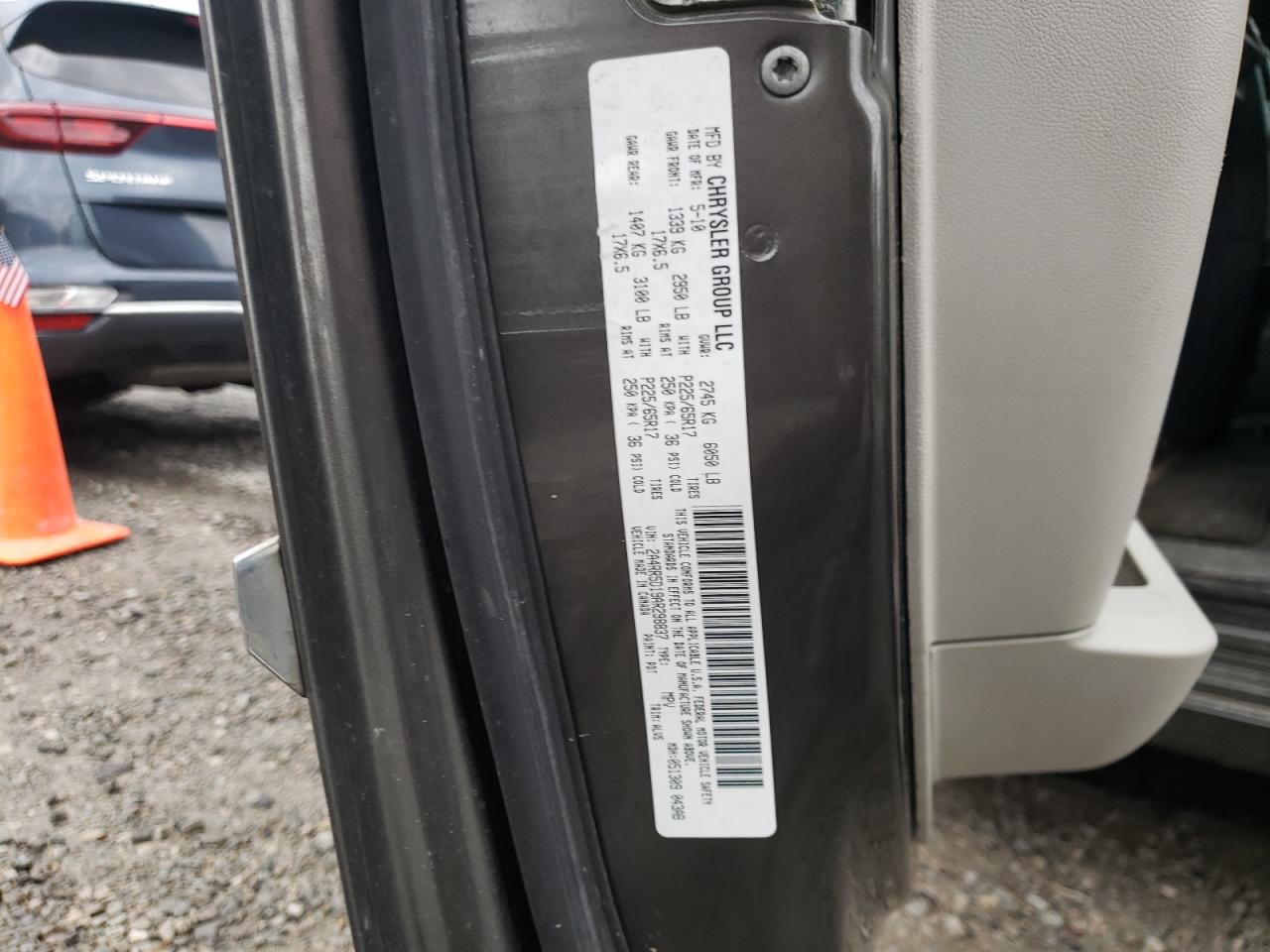 Photo 10 from auction – 2010 CHRYSLER TOWN & COU with VIN 2A4RR5D19AR298837