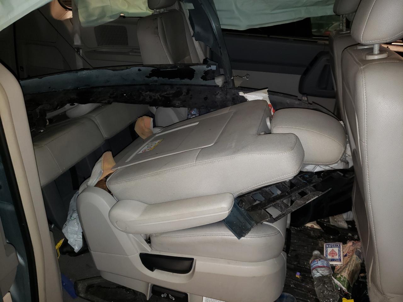 Photo 6 from auction – 2008 CHRYSLER TOWN & COU with VIN 2A8HR54P78R731533