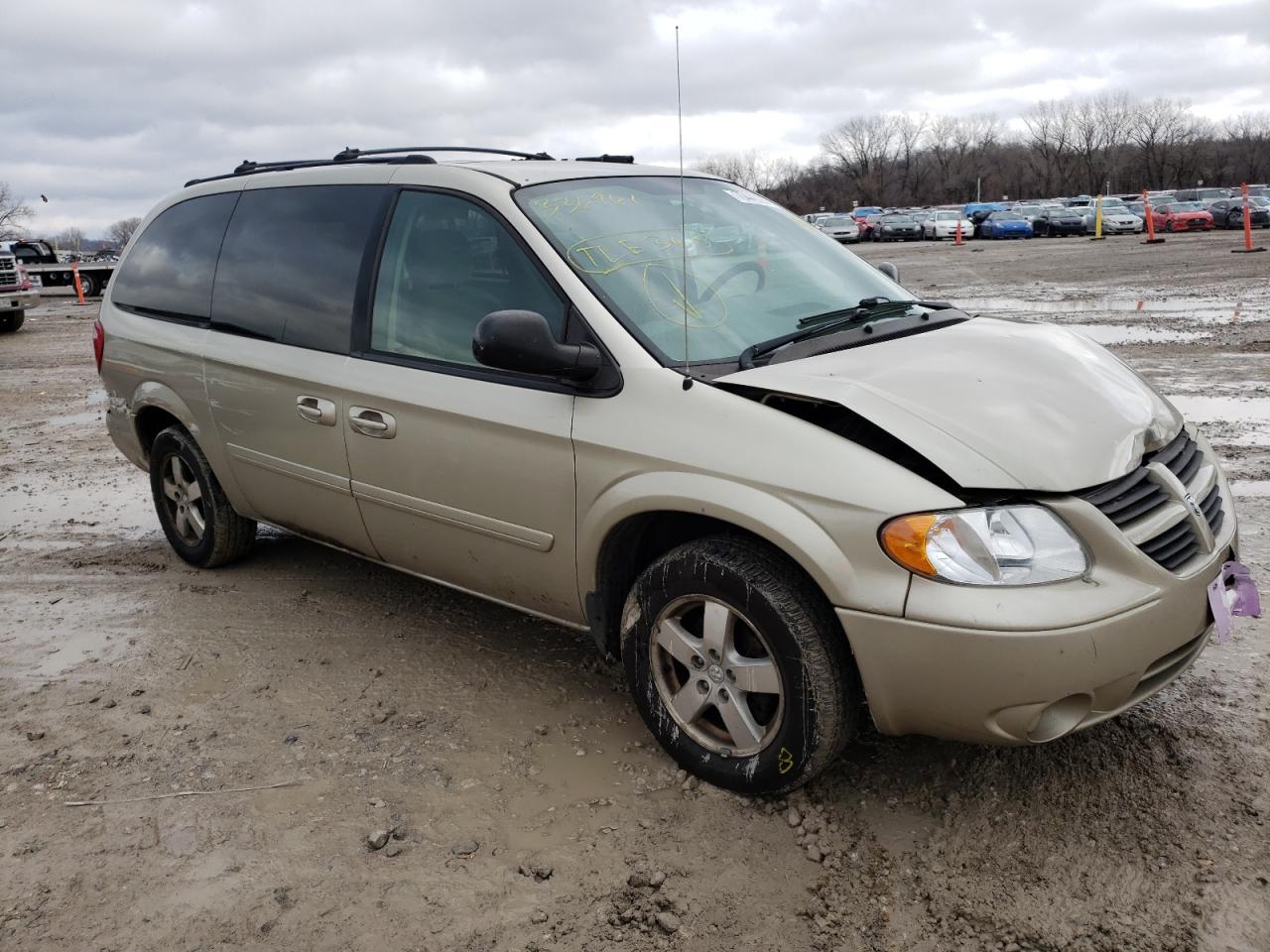 DODGE GRAND CARA 2005 with VIN 2D4GP44L55R336961 - Photo from auction