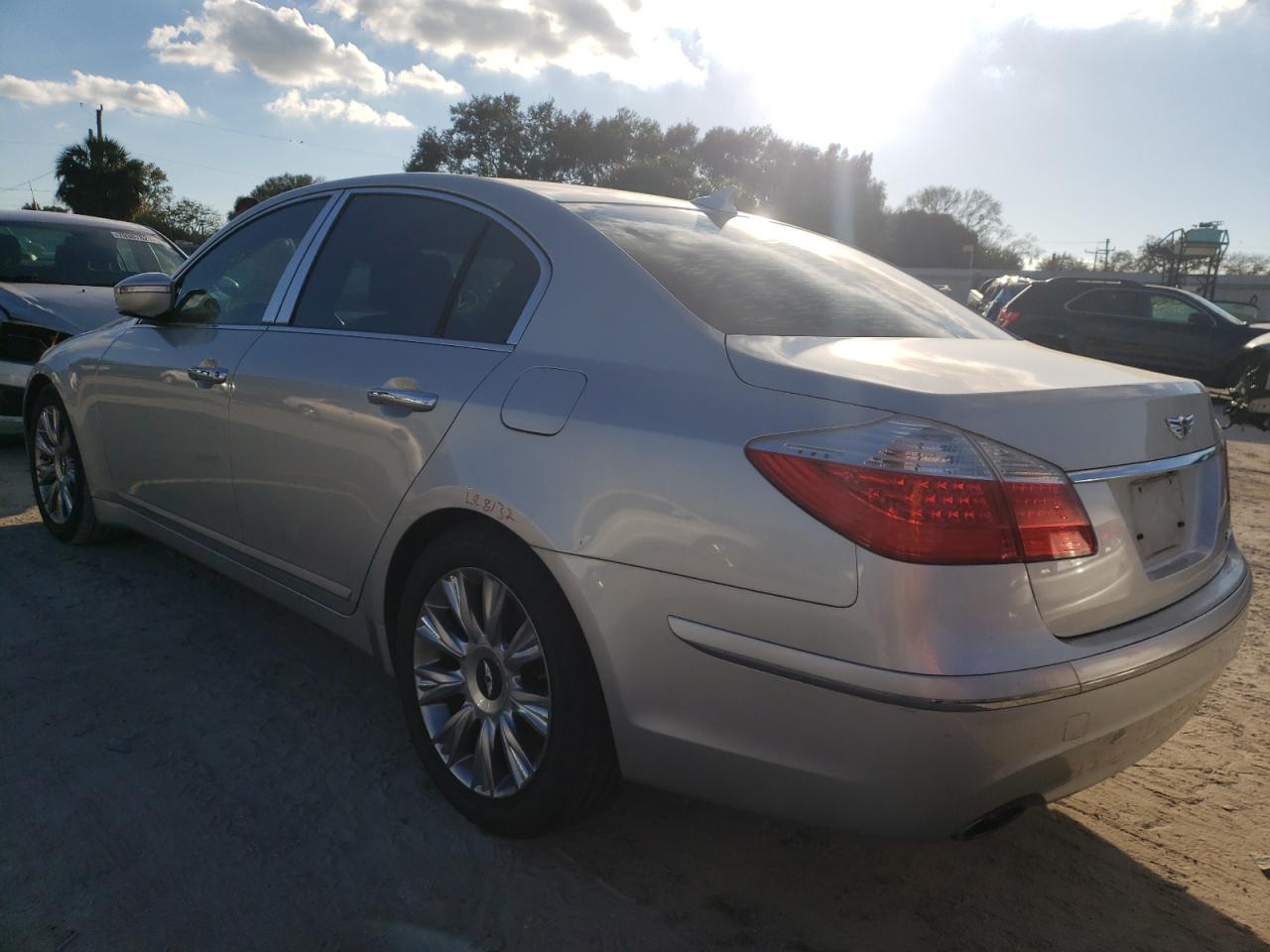 Photo 3 from auction – 2011 HYUNDAI GENESIS 3. with VIN KMHGC4DE8BU117531