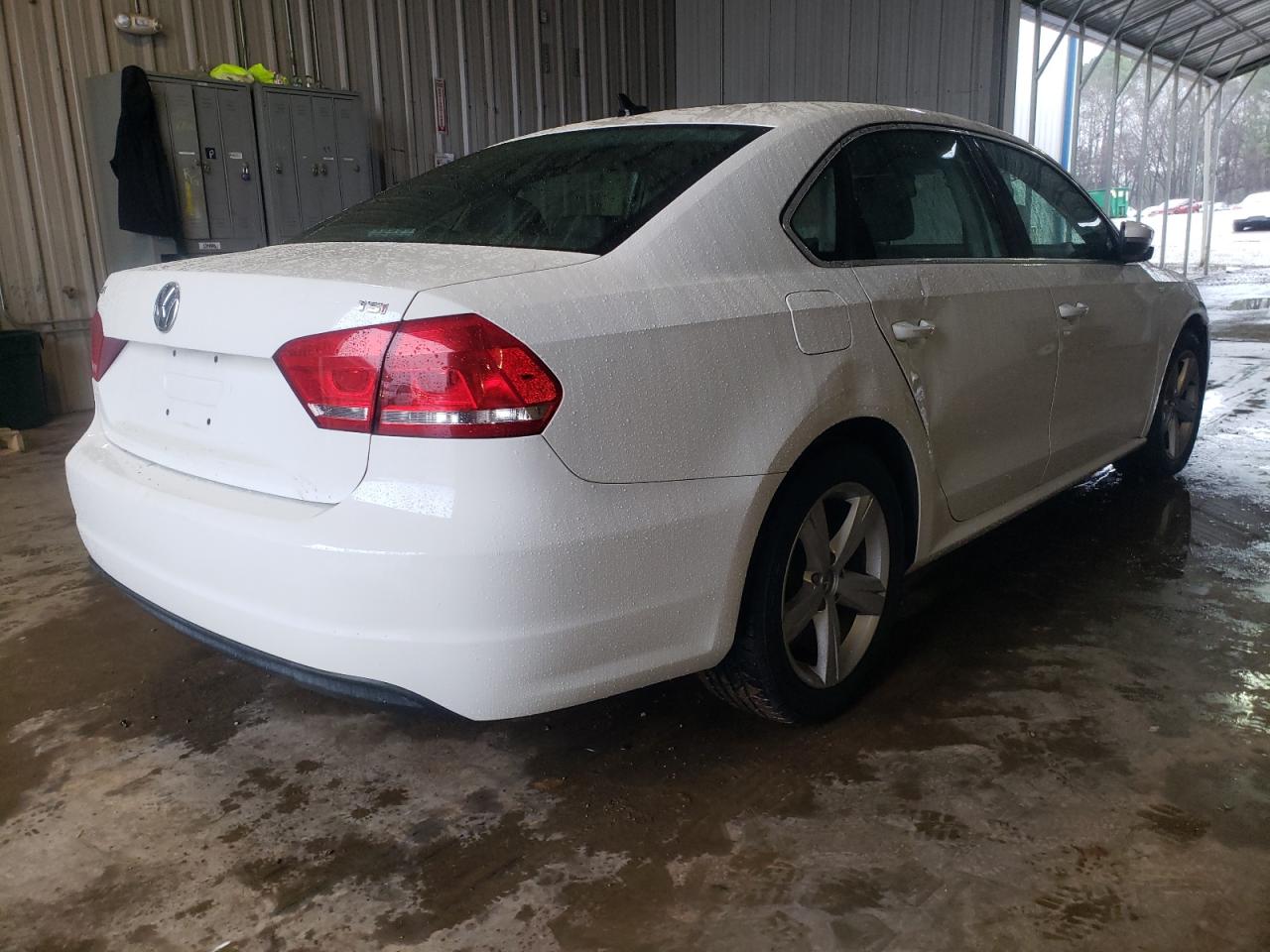 Photo 4 from auction – 2014 VOLKSWAGEN PASSAT S with VIN 1VWAT7A36EC034072