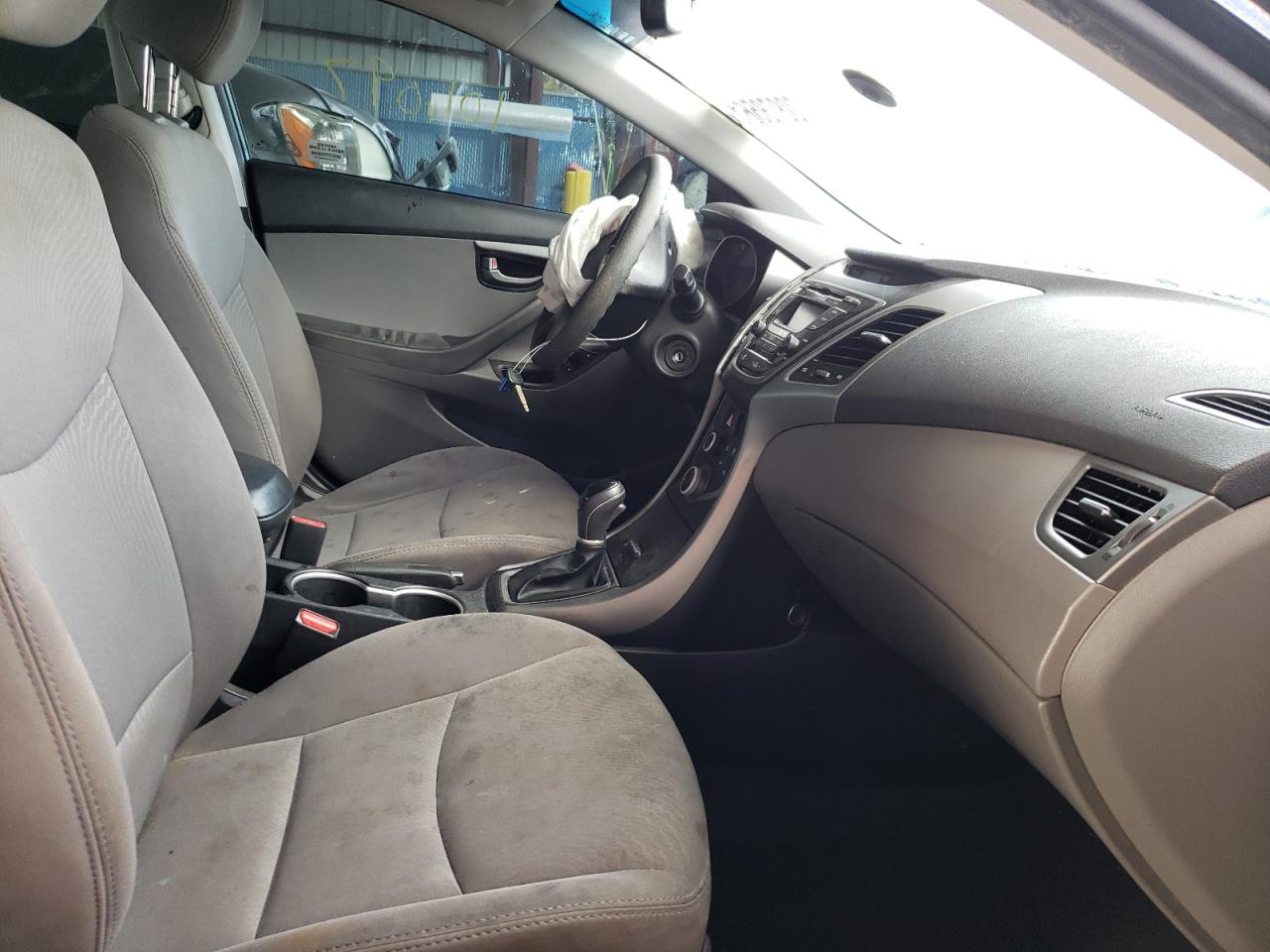 Photo 5 from auction – 2016 HYUNDAI ELANTRA SE with VIN 5NPDH4AE5GH671401