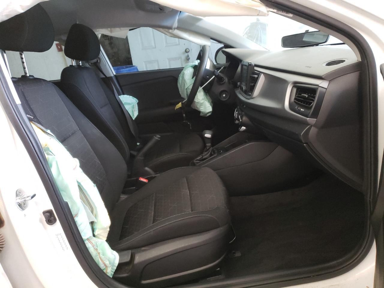 Photo 18 from auction – 2020 KIA RIO with VIN 3KPA24AD2LE260743