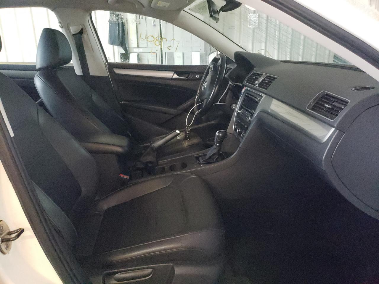 Photo 5 from auction – 2014 VOLKSWAGEN PASSAT S with VIN 1VWAT7A36EC034072