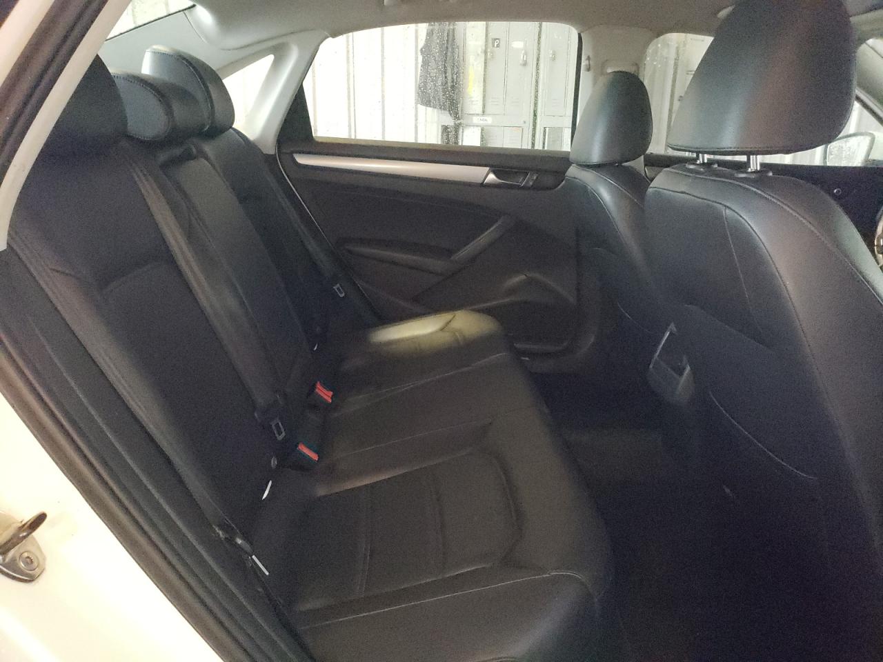 Photo 6 from auction – 2014 VOLKSWAGEN PASSAT S with VIN 1VWAT7A36EC034072