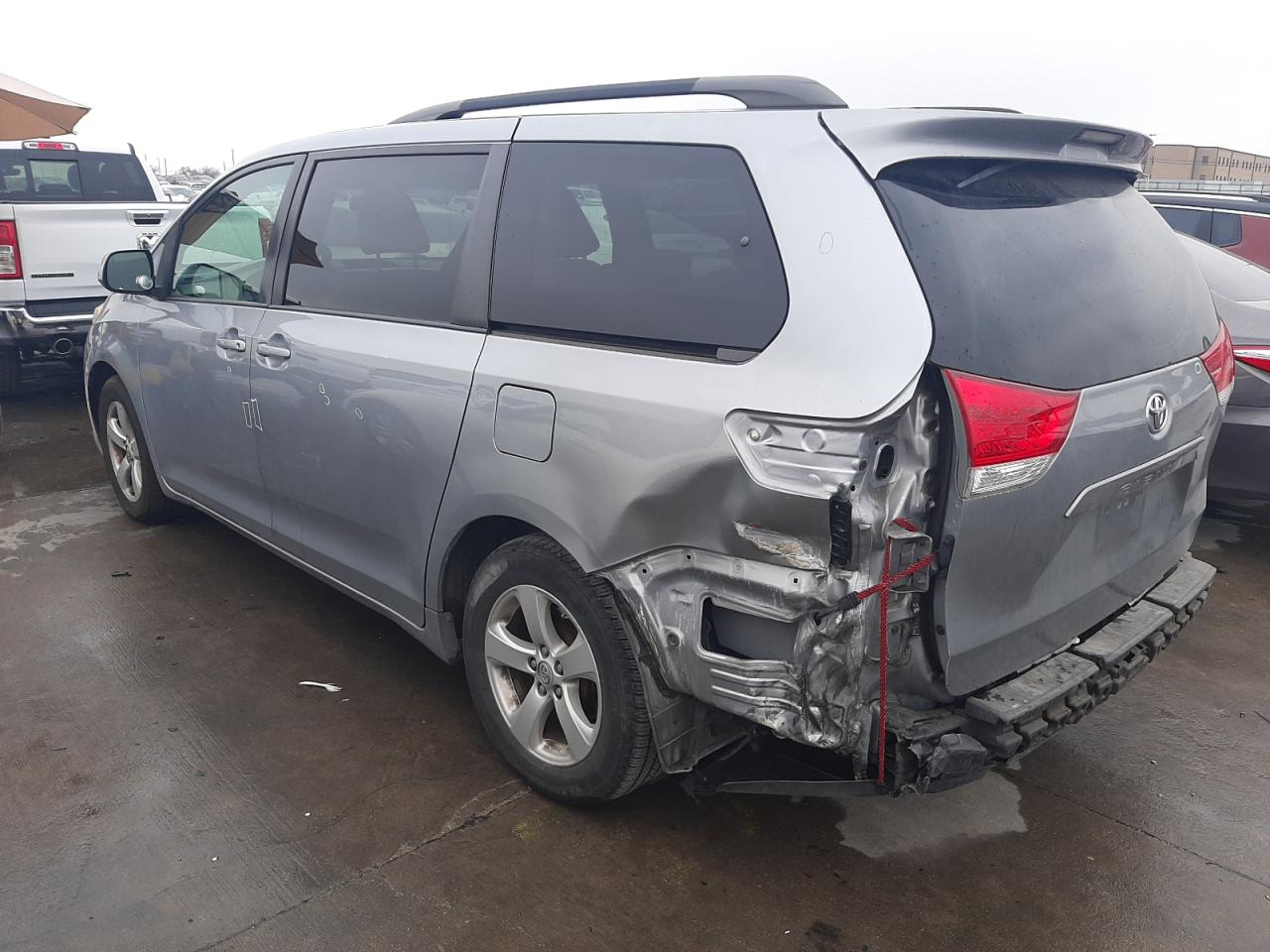 Photo 3 from auction – 2013 TOYOTA SIENNA LE with VIN 5TDKK3DC9DS323765
