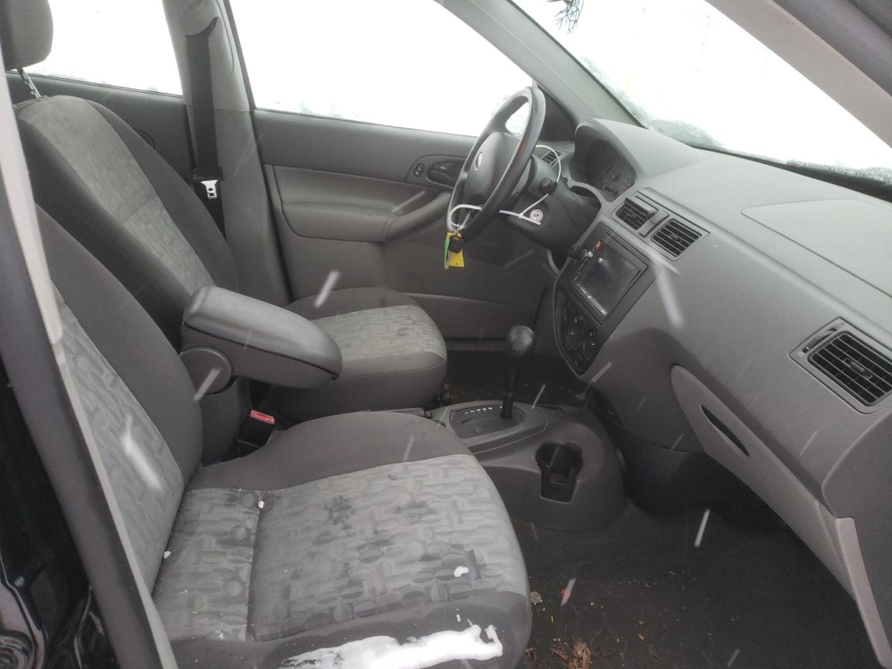 Photo 5 from auction – 2005 FORD FOCUS ZX4 with VIN 1FAFP34N45W161667