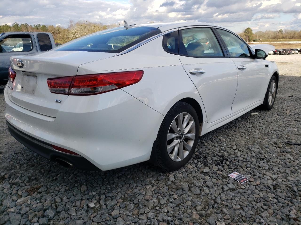 Photo 4 from auction – 2016 KIA OPTIMA EX with VIN 5XXGU4L39GG075384