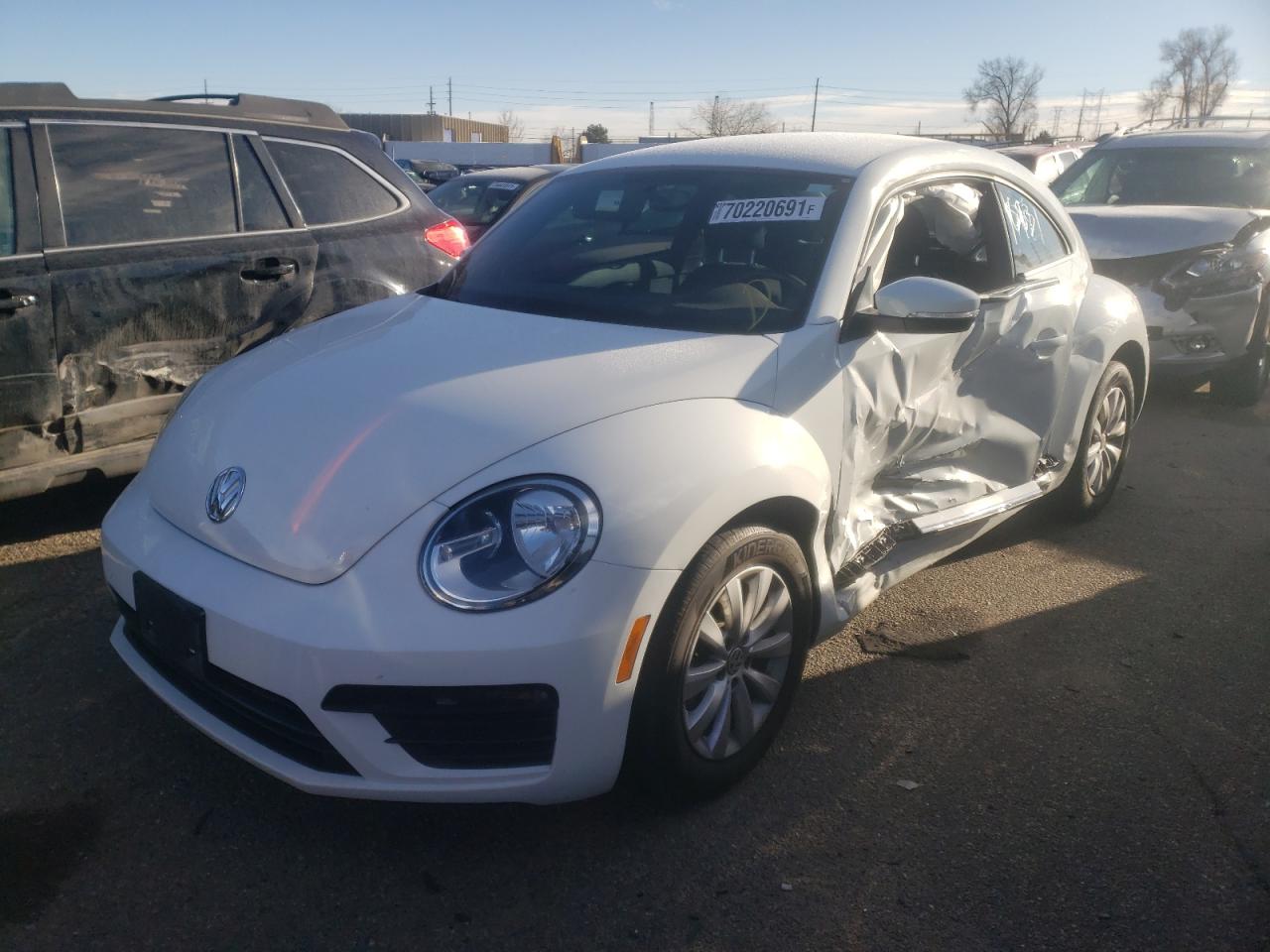 Photo 2 from auction – 2019 VOLKSWAGEN BEETLE S with VIN 3VWFD7AT0KM714868