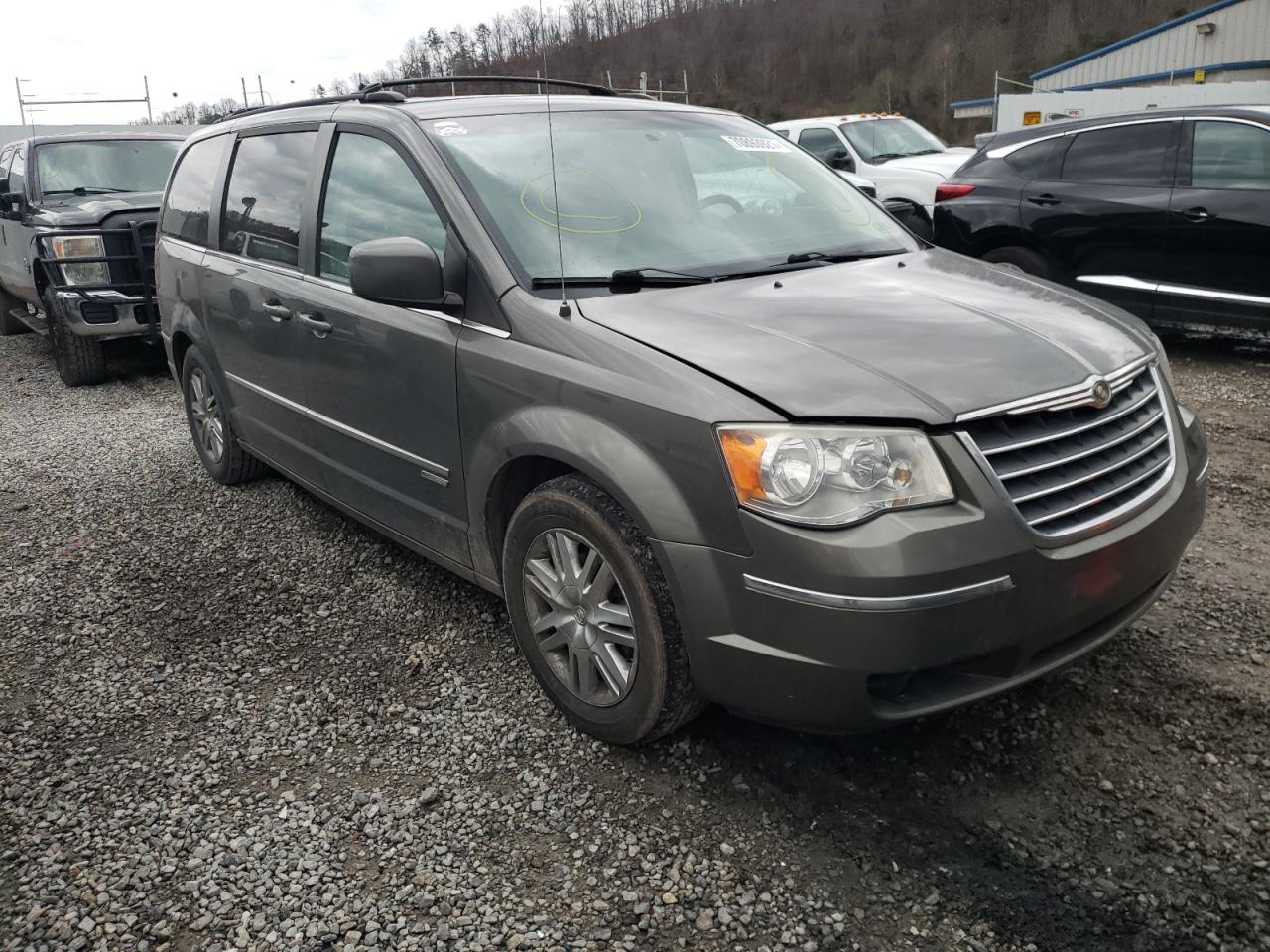 Photo 1 from auction – 2010 CHRYSLER TOWN & COU with VIN 2A4RR5D19AR298837