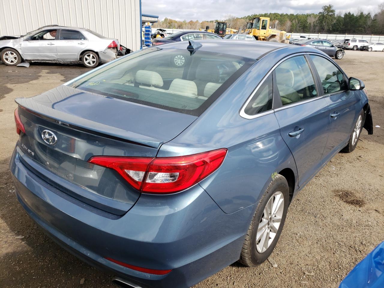 Photo 4 from auction – 2015 HYUNDAI SONATA SE with VIN 5NPE24AF4FH069103