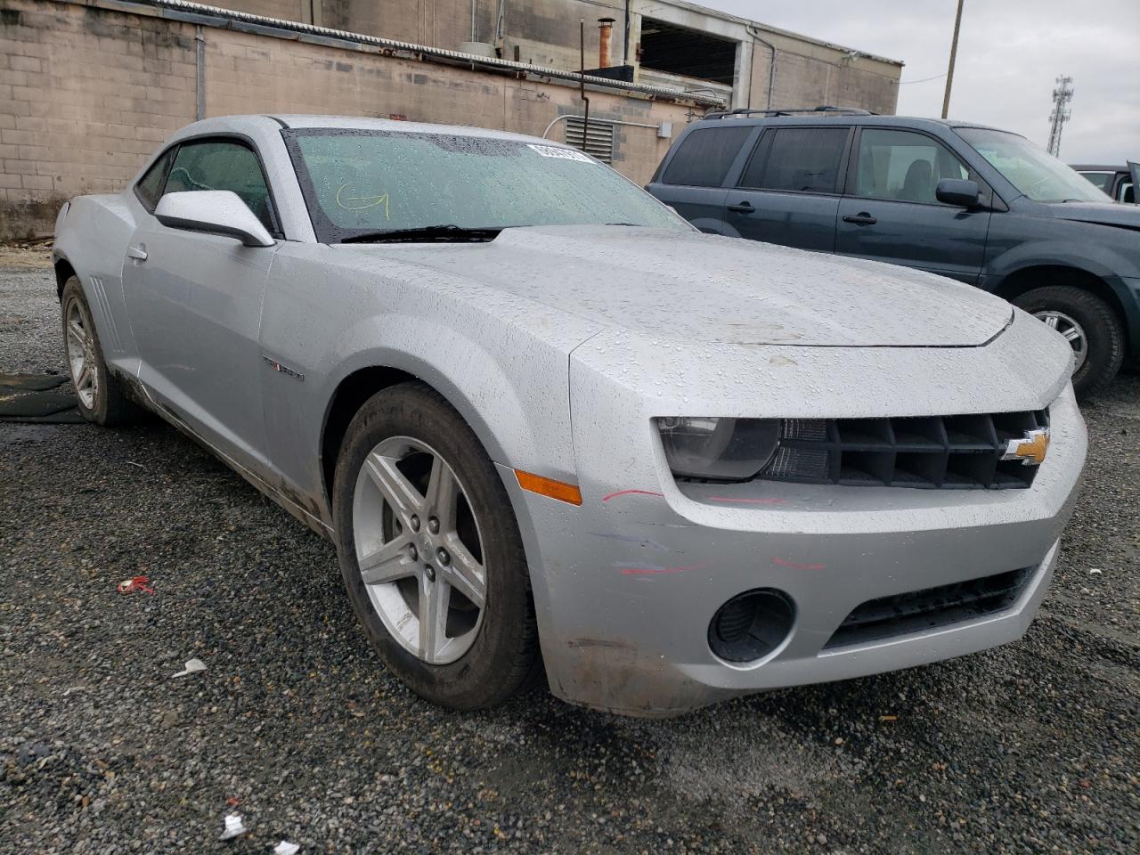 CHEVROLET CAMARO LS 2013 with VIN 2G1FA1E34D9125085 - Photo from auction