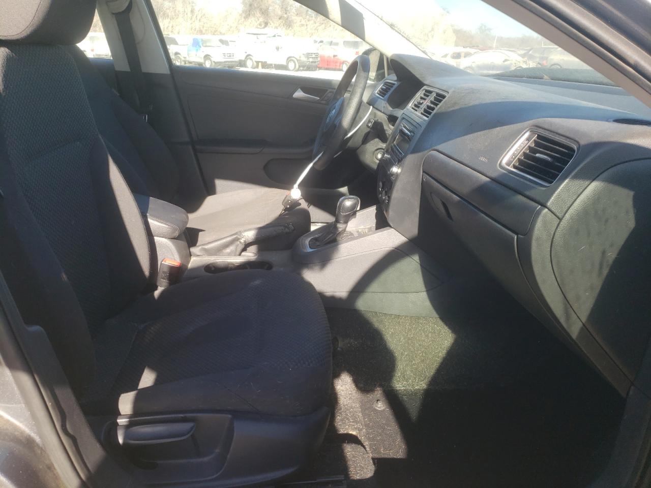 Photo 5 from auction – 2014 VOLKSWAGEN JETTA BASE with VIN 3VW2K7AJ5EM253626