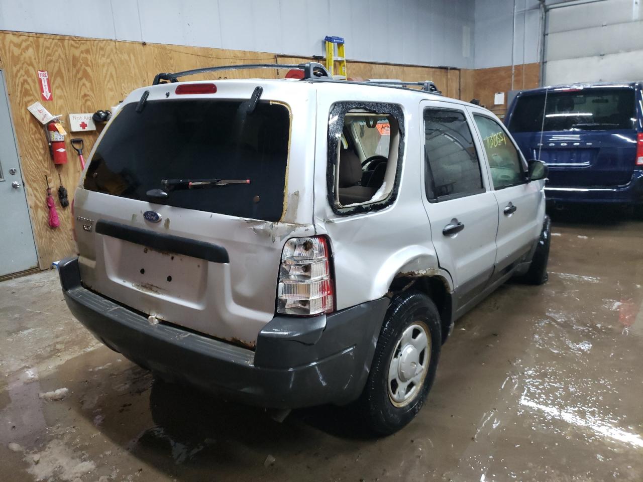 Photo 4 from auction – 2003 FORD ESCAPE XLS with VIN 1FMCU92163KB09742