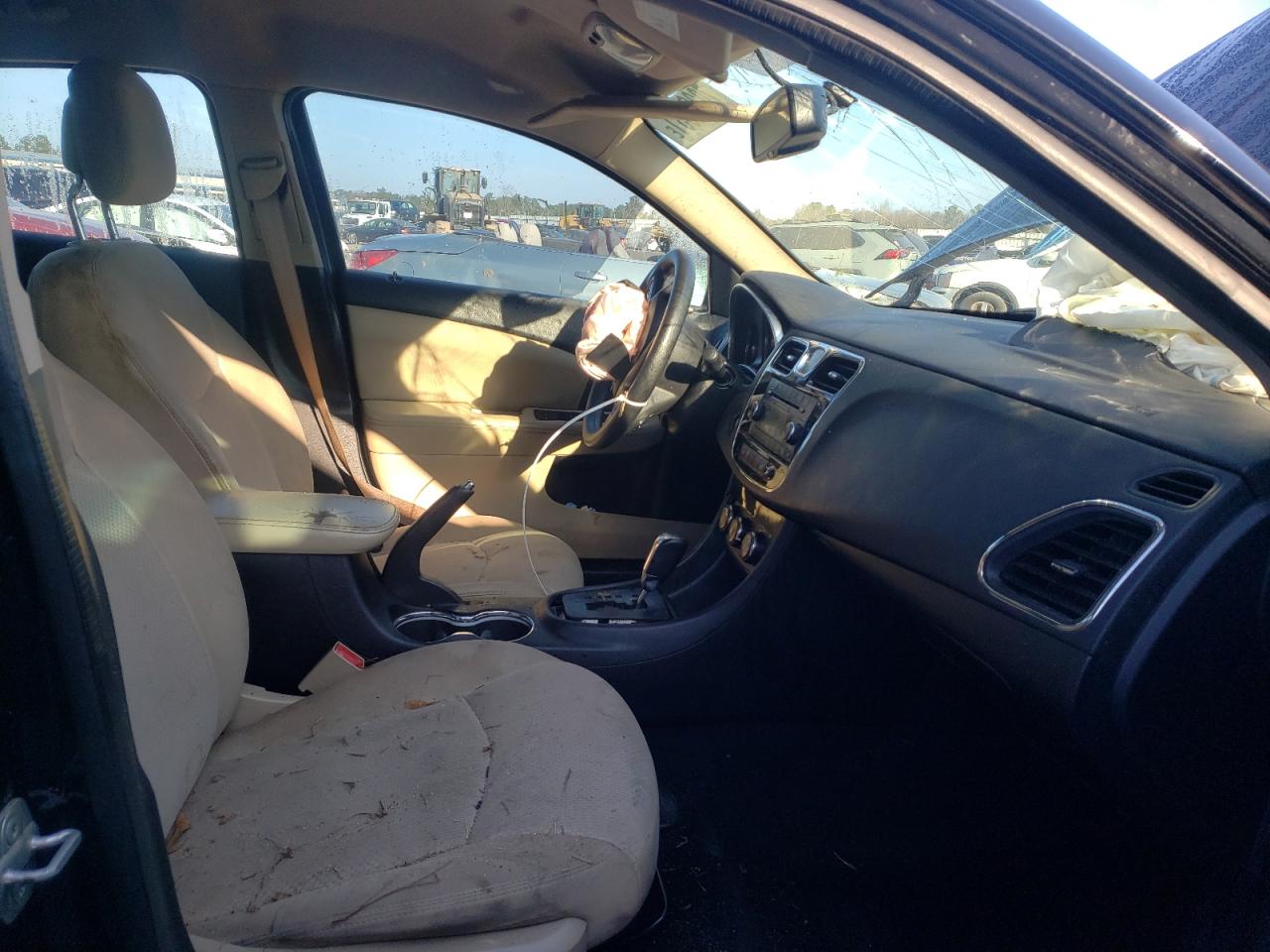Photo 5 from auction – 2014 CHRYSLER 200 LX with VIN 1C3CCBAG9EN149887