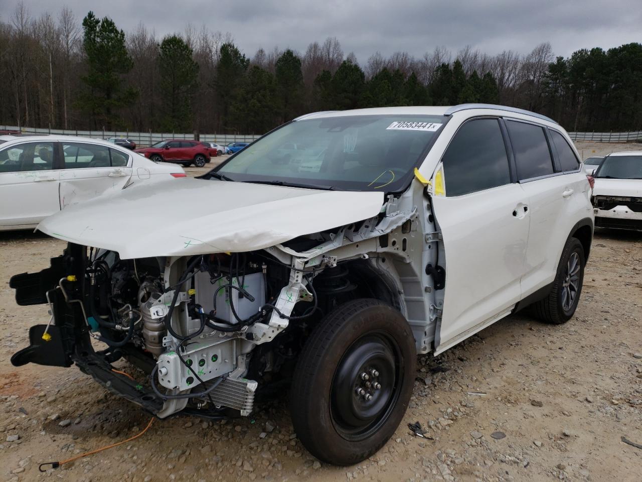 Photo 2 from auction – 2019 TOYOTA HIGHLANDER with VIN 5TDKZRFHXKS574590