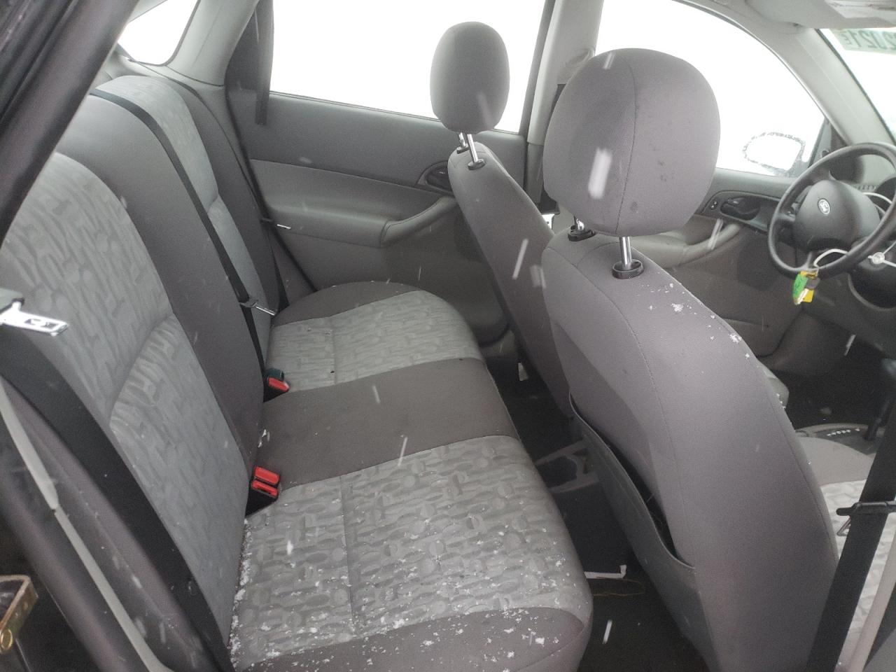 Photo 6 from auction – 2005 FORD FOCUS ZX4 with VIN 1FAFP34N45W161667