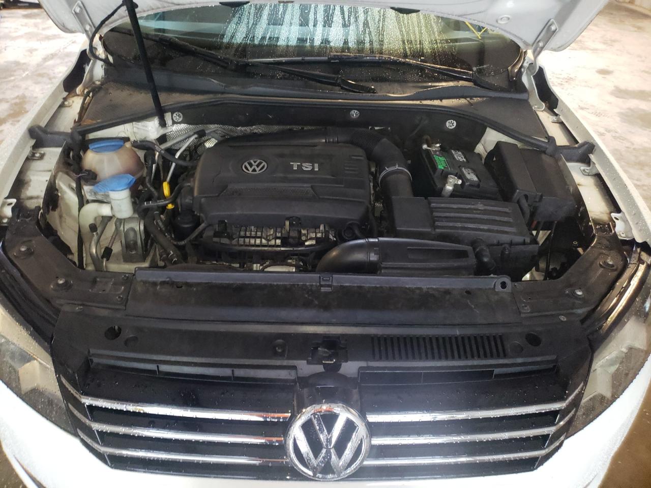 Photo 7 from auction – 2014 VOLKSWAGEN PASSAT S with VIN 1VWAT7A36EC034072
