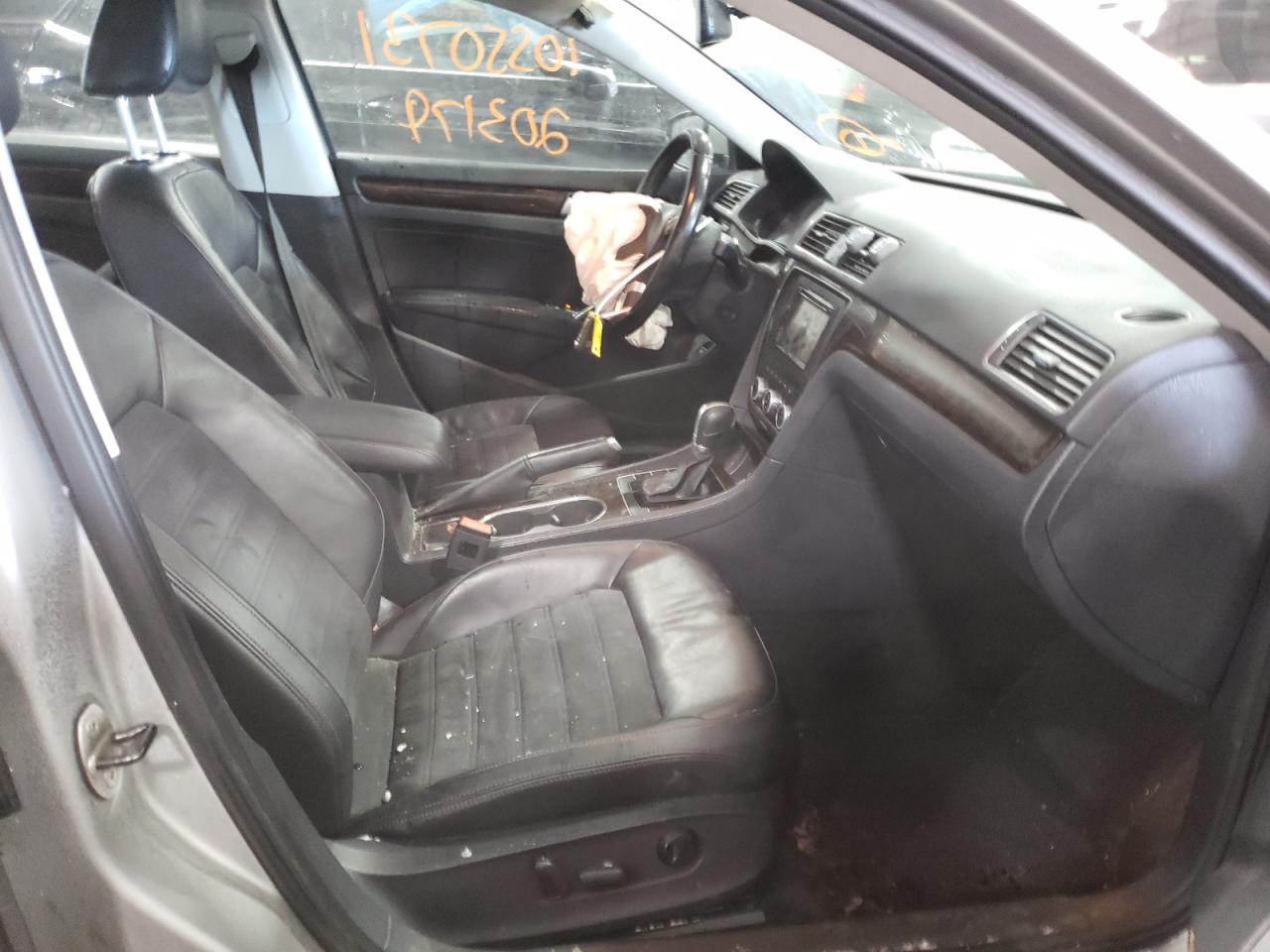Photo 5 from auction – 2014 VOLKSWAGEN PASSAT SEL with VIN 1VWCS7A3XEC080466