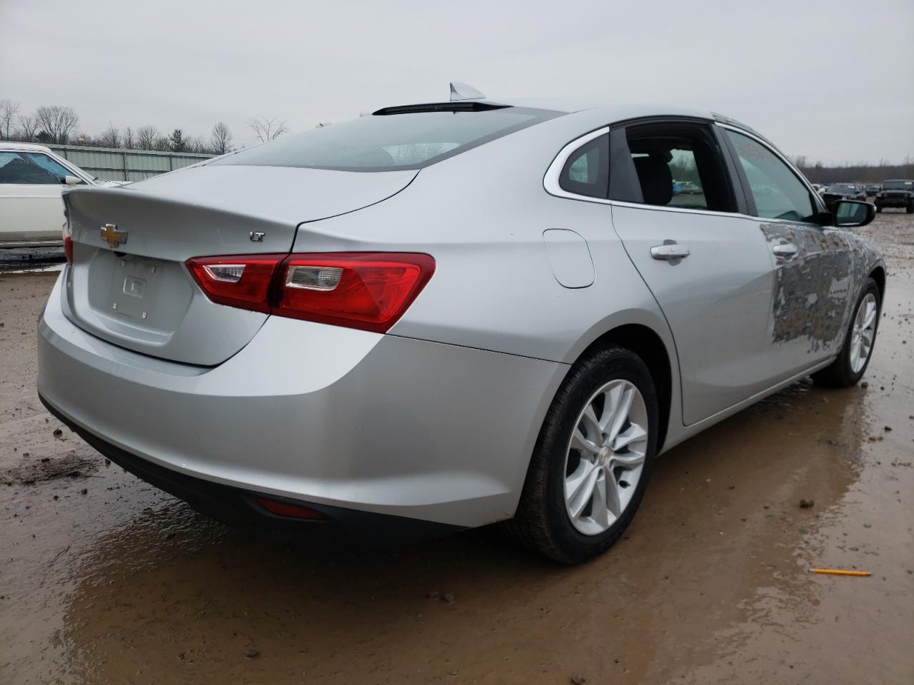 Photo 4 from auction – 2018 CHEVROLET MALIBU LT with VIN 1G1ZD5ST7JF249354