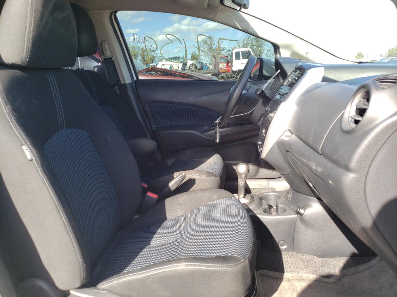 Photo 5 from auction – 2017 NISSAN VERSA NOTE with VIN 3N1CE2CP1HL359538
