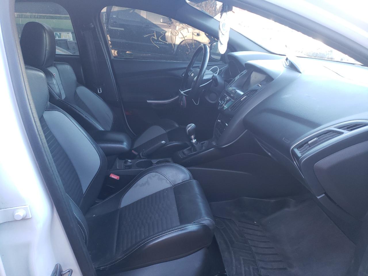 Photo 5 from auction – 2013 FORD FOCUS ST with VIN 1FADP3L90DL319160