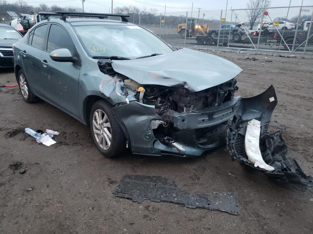 MAZDA 3 I 2012 with VIN JM1BL1V84C1611622 - Photo from auction