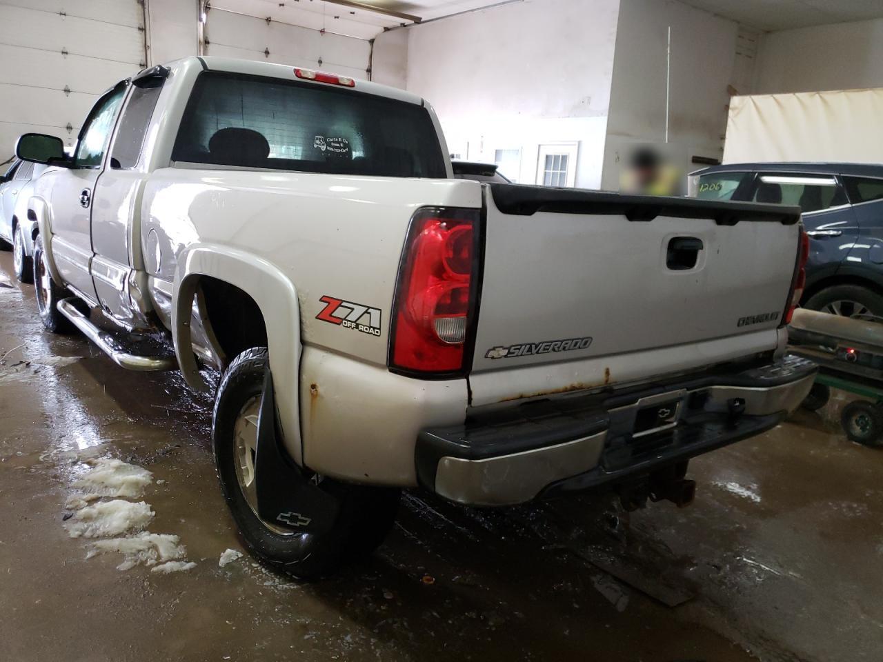 Photo 3 from auction – 2004 CHEVROLET SILVERADO with VIN 2GCEK19TX41124578