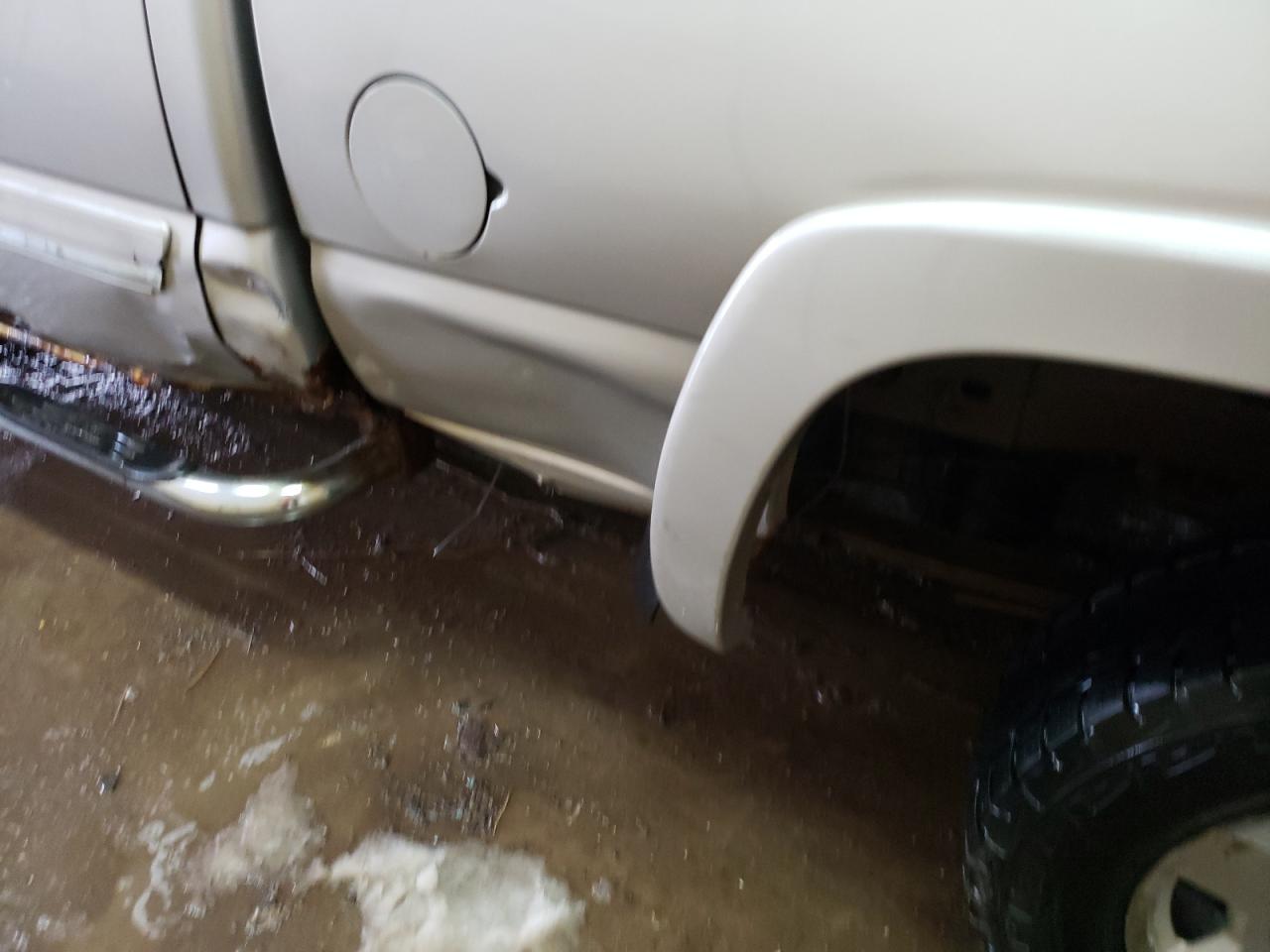 Photo 10 from auction – 2004 CHEVROLET SILVERADO with VIN 2GCEK19TX41124578