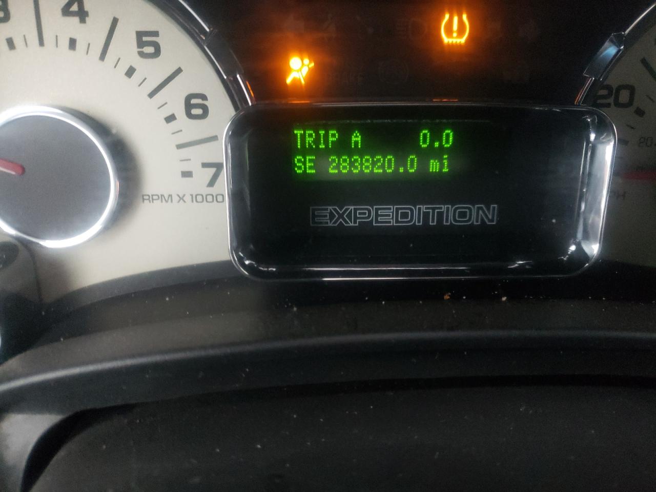 Photo 8 from auction – 2010 FORD EXPEDITION with VIN 1FMJU2A56AEA42879