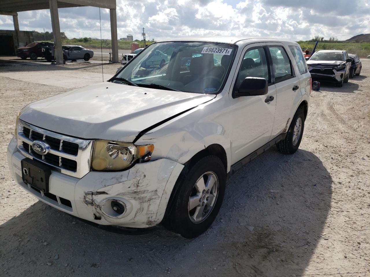 Photo 2 from auction – 2011 FORD ESCAPE XLS with VIN 1FMCU0C77BKB70501