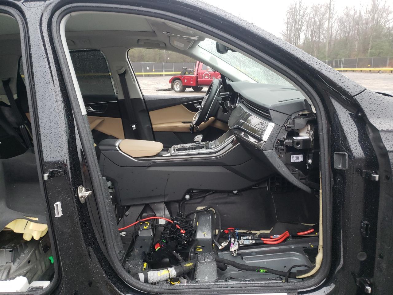 Photo 5 from auction – 2021 AUDI Q7 PREMIUM with VIN WA1LXAF73MD040889