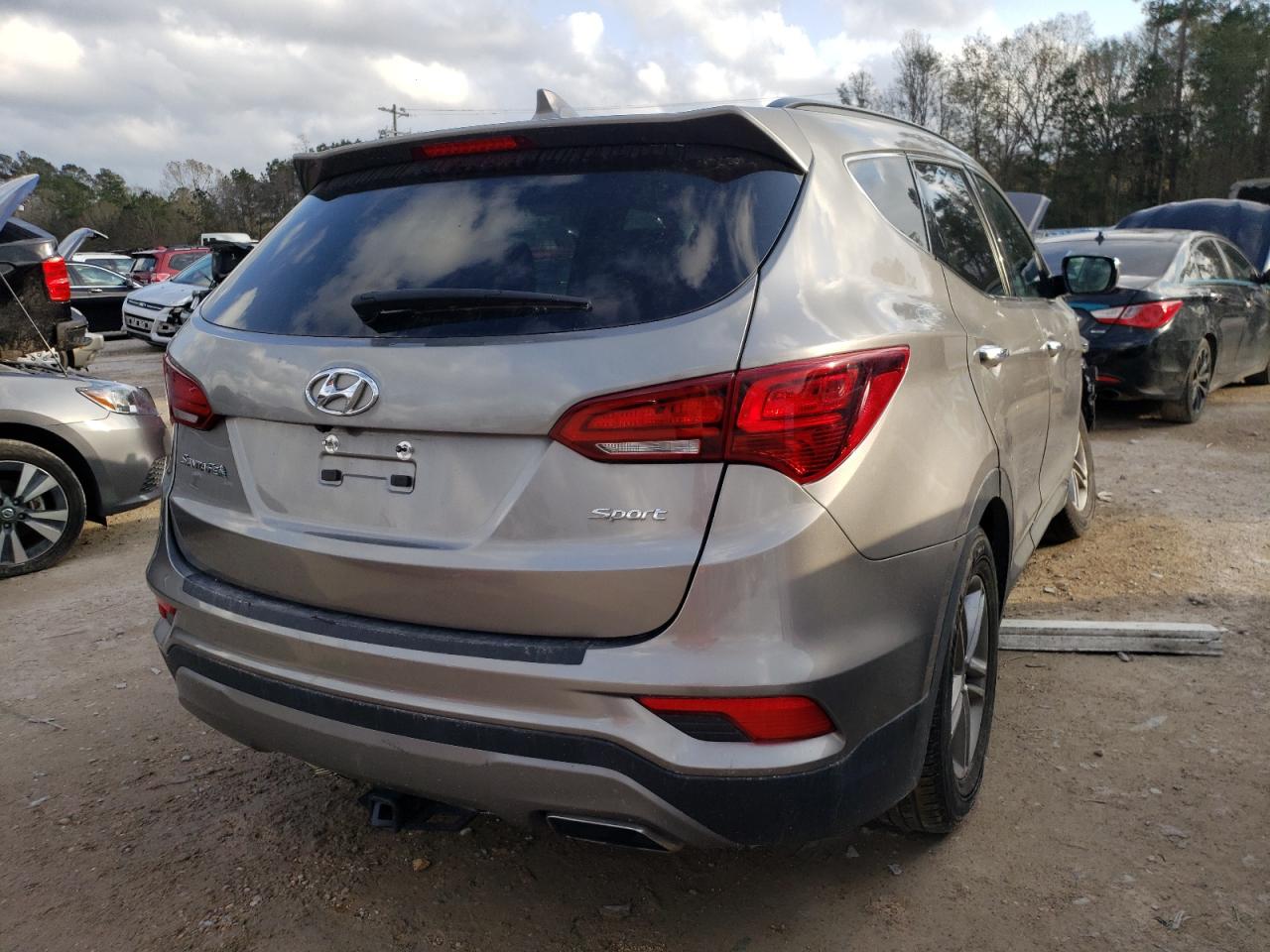Photo 4 from auction – 2018 HYUNDAI SANTA FE S with VIN 5NMZU3LB5JH061422