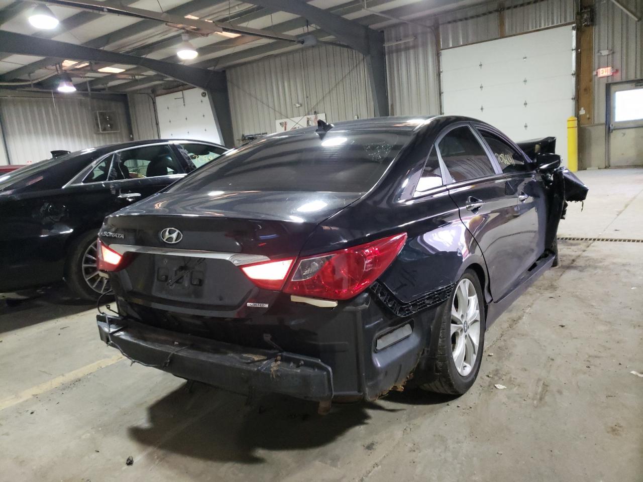 Photo 4 from auction – 2011 HYUNDAI SONATA SE with VIN 5NPEC4AC5BH232628