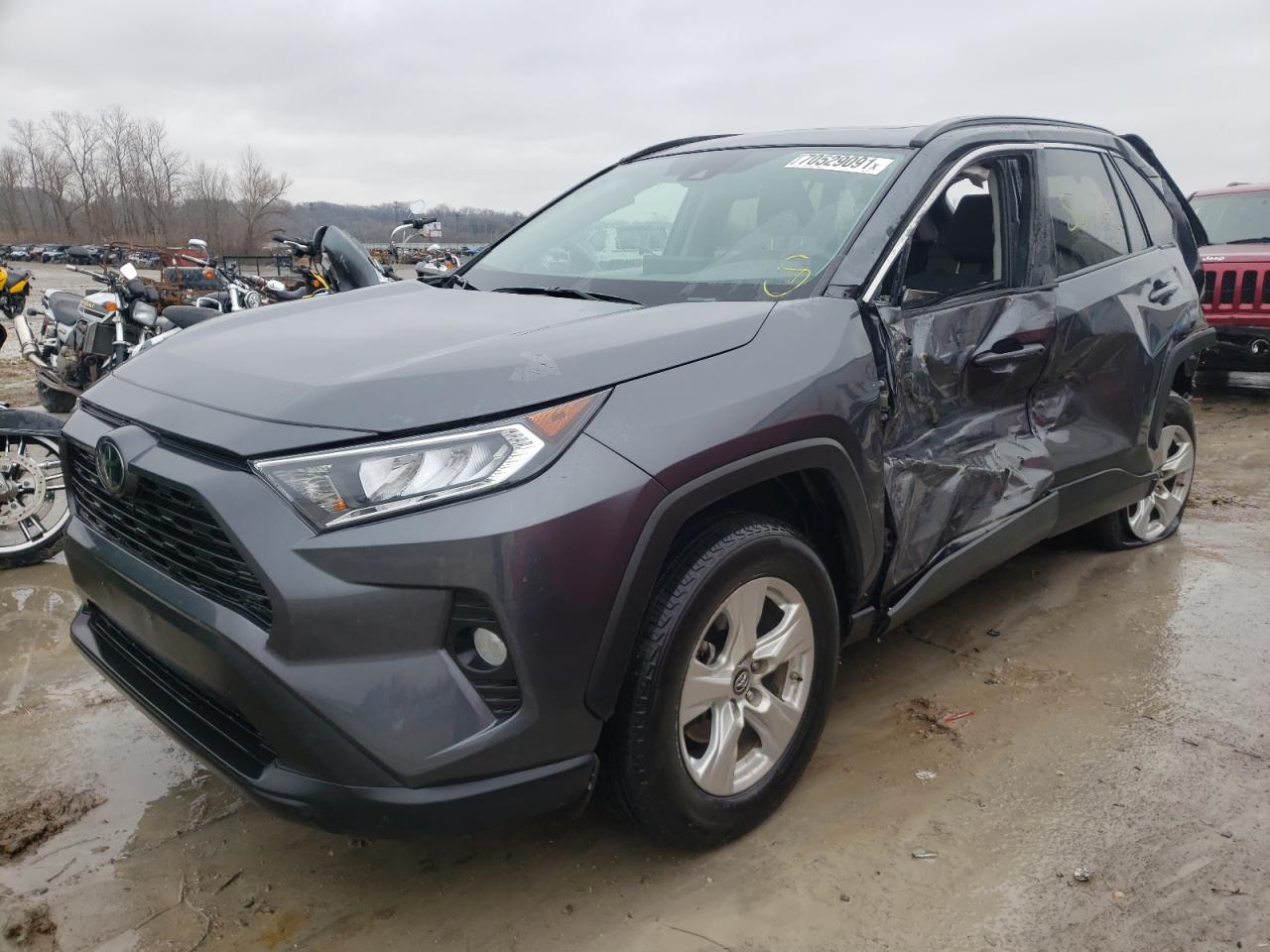 Photo 2 from auction – 2019 TOYOTA RAV4 XLE with VIN 2T3P1RFV9KC039950
