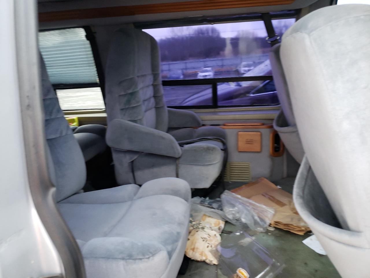 Photo 6 from auction – 1993 FORD ECONOLINE with VIN 1FDEE14N7PHA52798